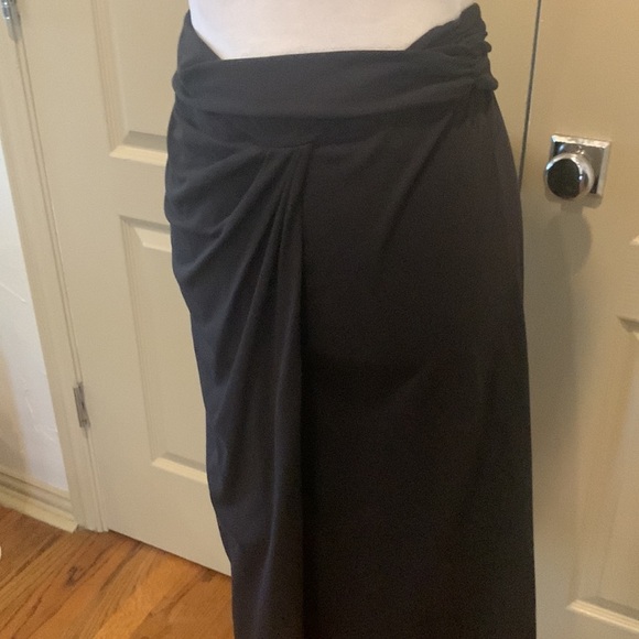 Theory Black Skirt, Size Large - Picture 3 of 6